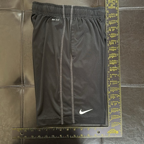 NIKE Dri Fit drawstring shorts - Picture 10 of 10